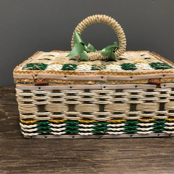 Vintage Sewing Basket & Bits of Trims etc, Retro Sewing Caddy, Sewing Box/Kit - Picture 9 of 10